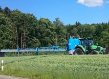 mit Lemken Sirius 10 1600l, 21m Gestänge, Isobus Steuerung, automatische Gestängeführung